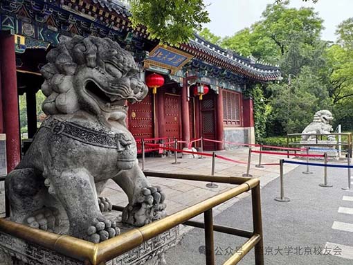 新书出版丨《梦萦西山红：从燕园名师到西山名胜》跨越百年的燕园风骨与家国情怀